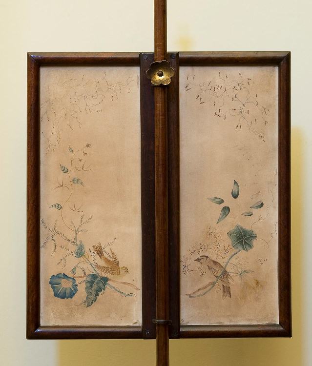 Painted rear panels of a pole screen