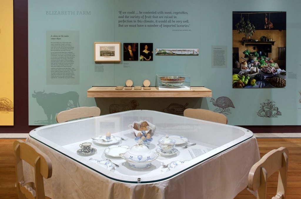 The table setting in its exhibition context