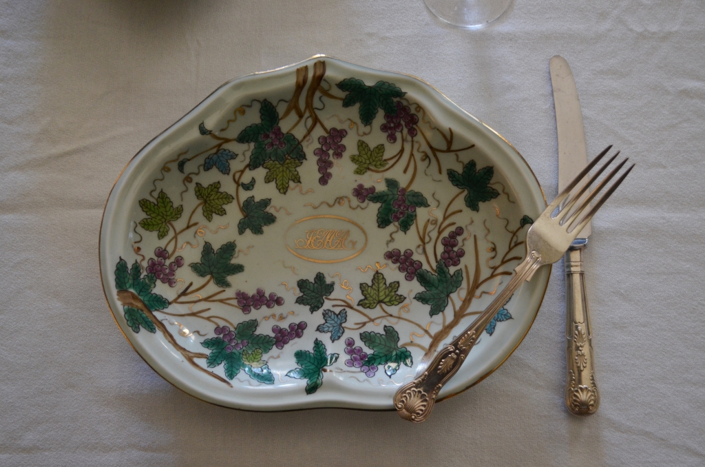 Example of Victorian table talk using dessert ware
