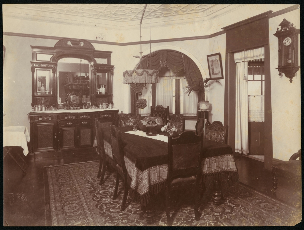 The dining room at Bangoola Mosman