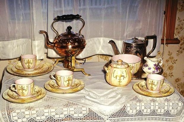 Thorburn family tea service at Meroogal